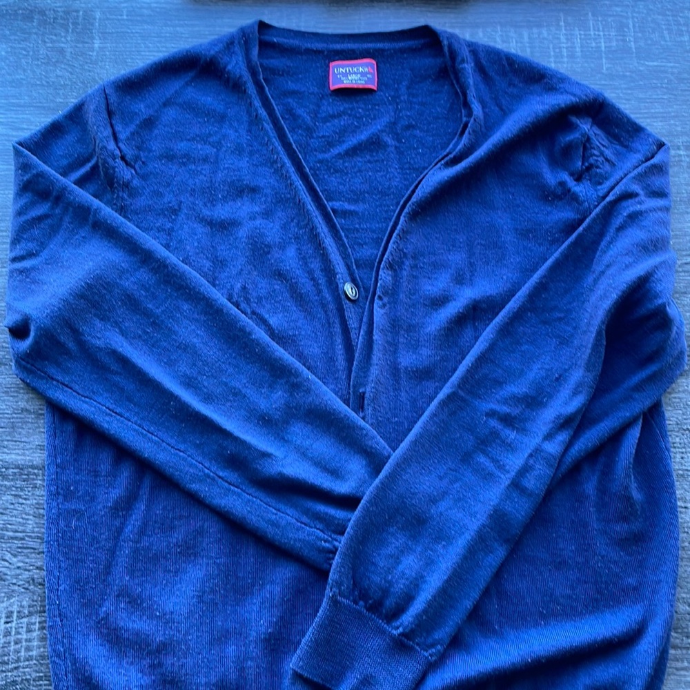 Untuckit Cardigan